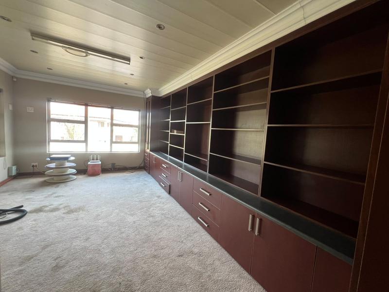 7 Bedroom Property for Sale in Theresa Park Gauteng