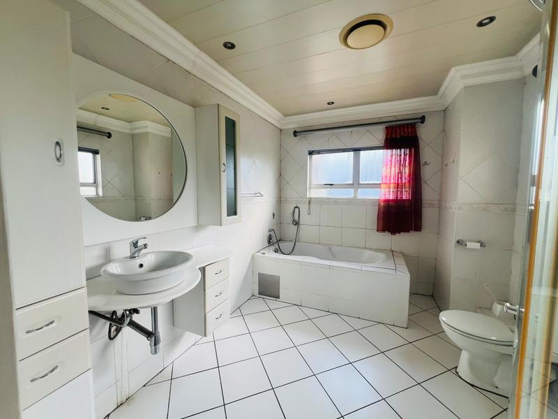 7 Bedroom Property for Sale in Theresa Park Gauteng