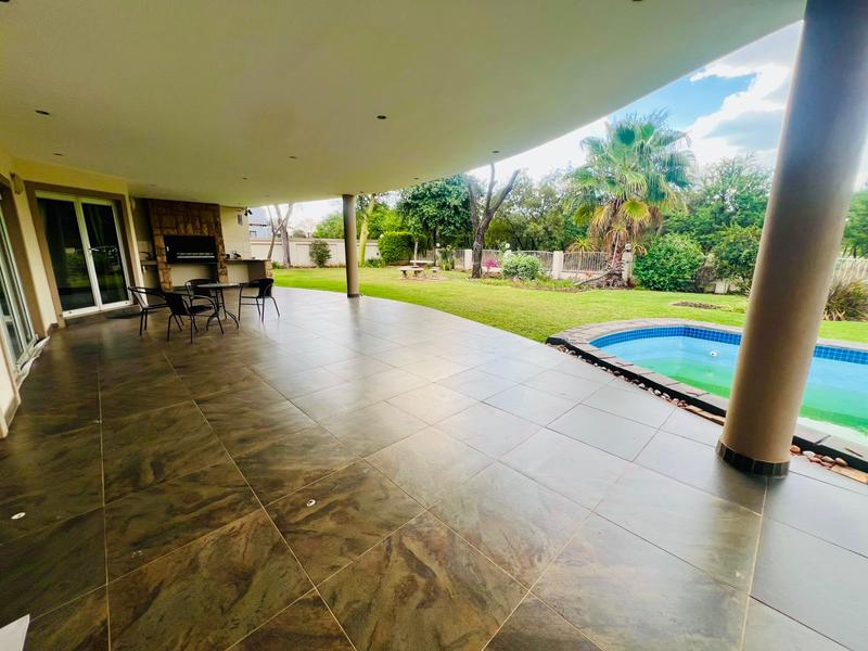 7 Bedroom Property for Sale in Theresa Park Gauteng