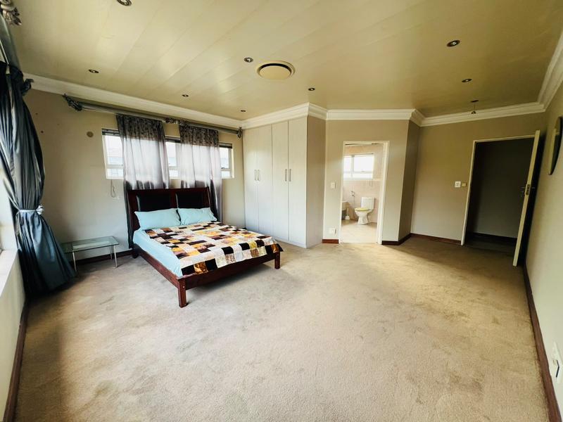 7 Bedroom Property for Sale in Theresa Park Gauteng
