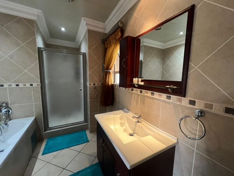 7 Bedroom Property for Sale in Theresa Park Gauteng