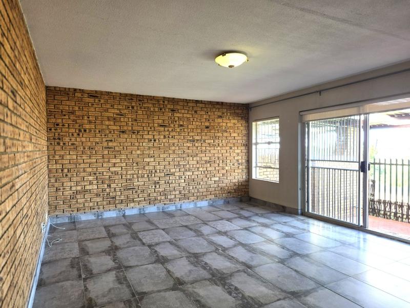 To Let 3 Bedroom Property for Rent in Rangeview Gauteng