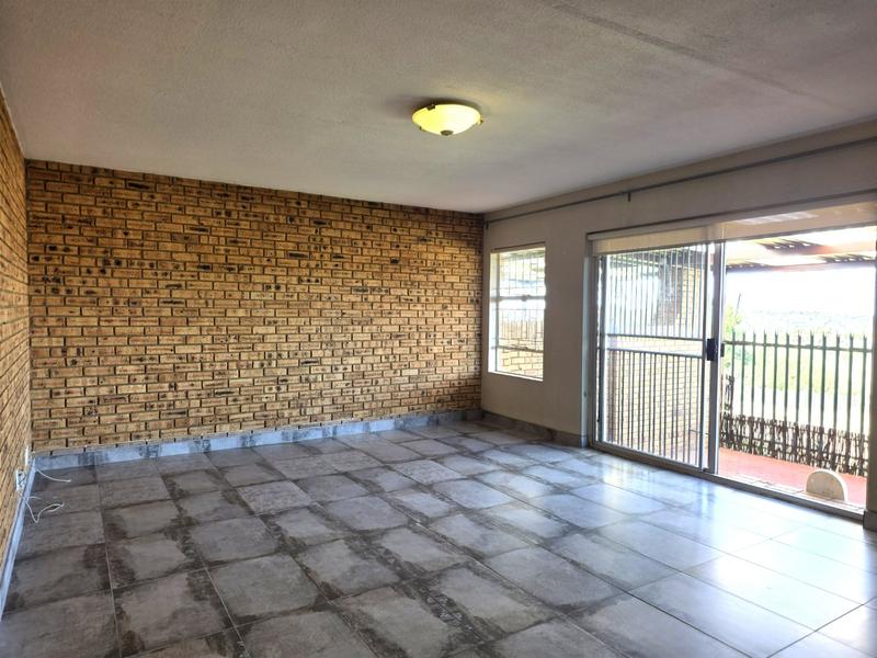 To Let 3 Bedroom Property for Rent in Rangeview Gauteng