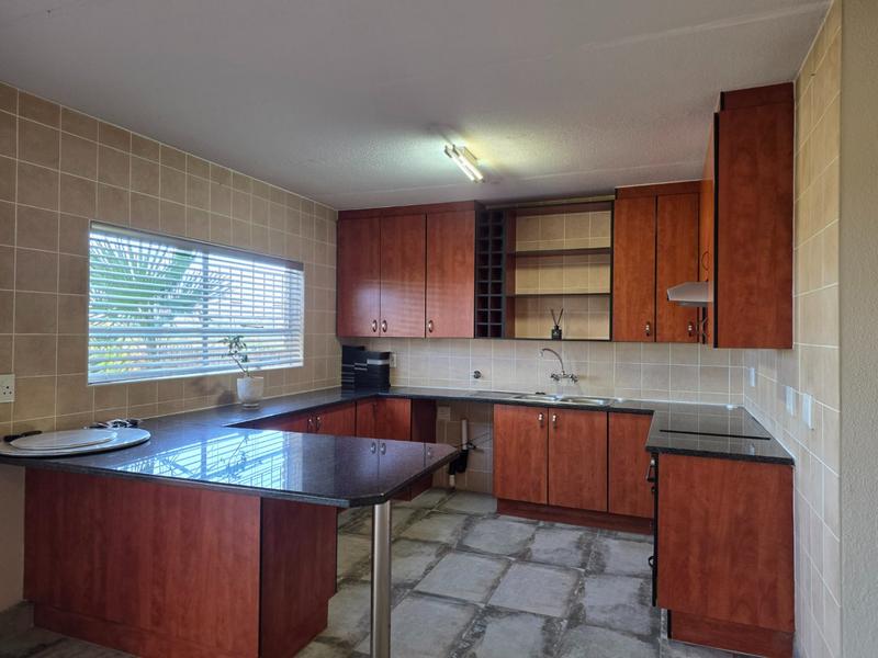 To Let 3 Bedroom Property for Rent in Rangeview Gauteng