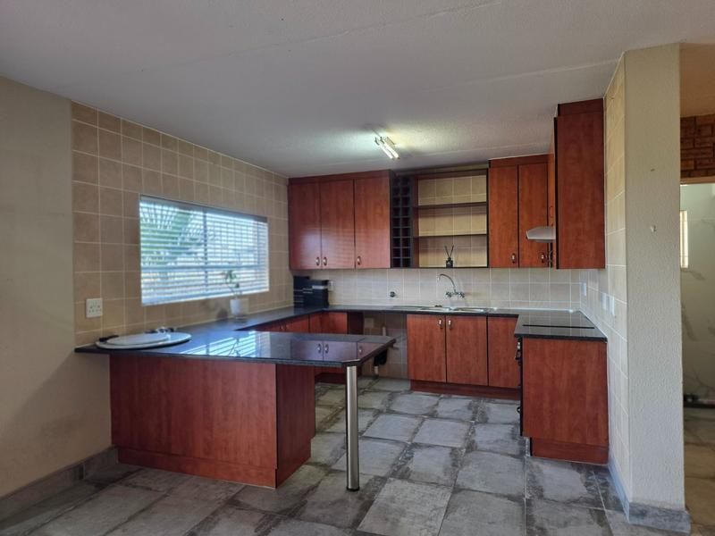 To Let 3 Bedroom Property for Rent in Rangeview Gauteng