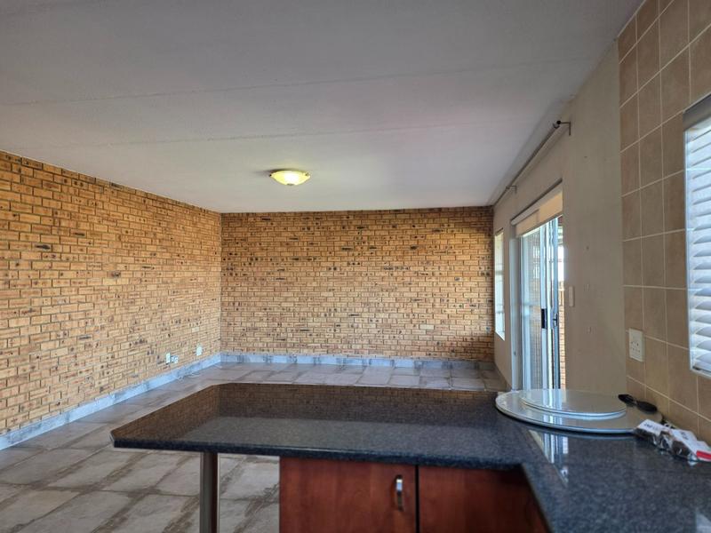 To Let 3 Bedroom Property for Rent in Rangeview Gauteng