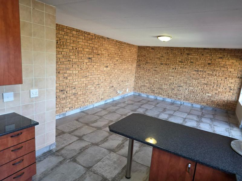 To Let 3 Bedroom Property for Rent in Rangeview Gauteng