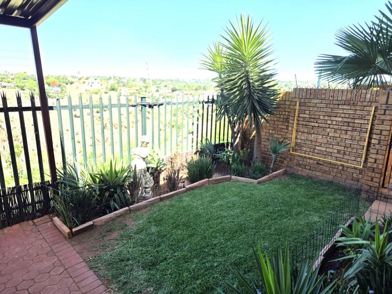 To Let 3 Bedroom Property for Rent in Rangeview Gauteng