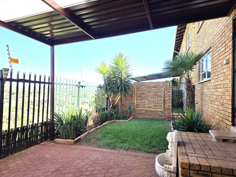To Let 3 Bedroom Property for Rent in Rangeview Gauteng