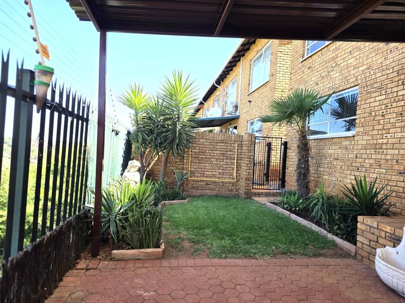 To Let 3 Bedroom Property for Rent in Rangeview Gauteng