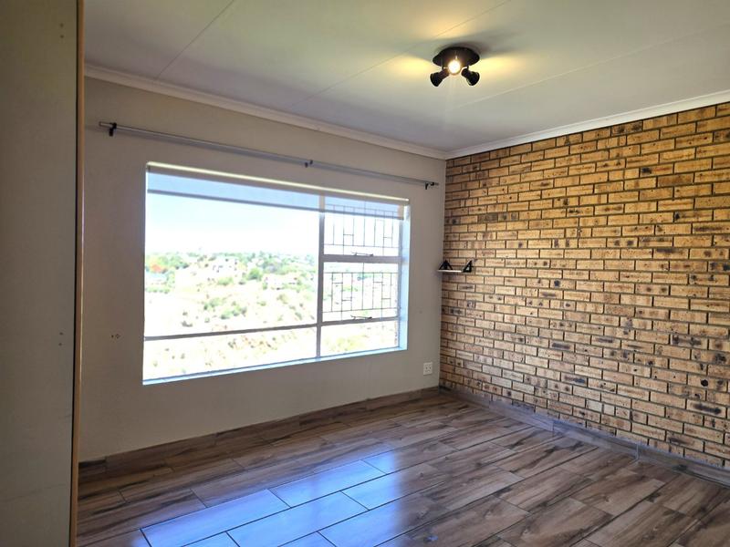 To Let 3 Bedroom Property for Rent in Rangeview Gauteng