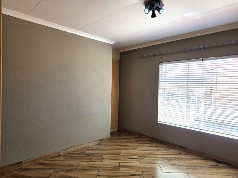 To Let 3 Bedroom Property for Rent in Rangeview Gauteng