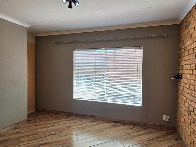 To Let 3 Bedroom Property for Rent in Rangeview Gauteng