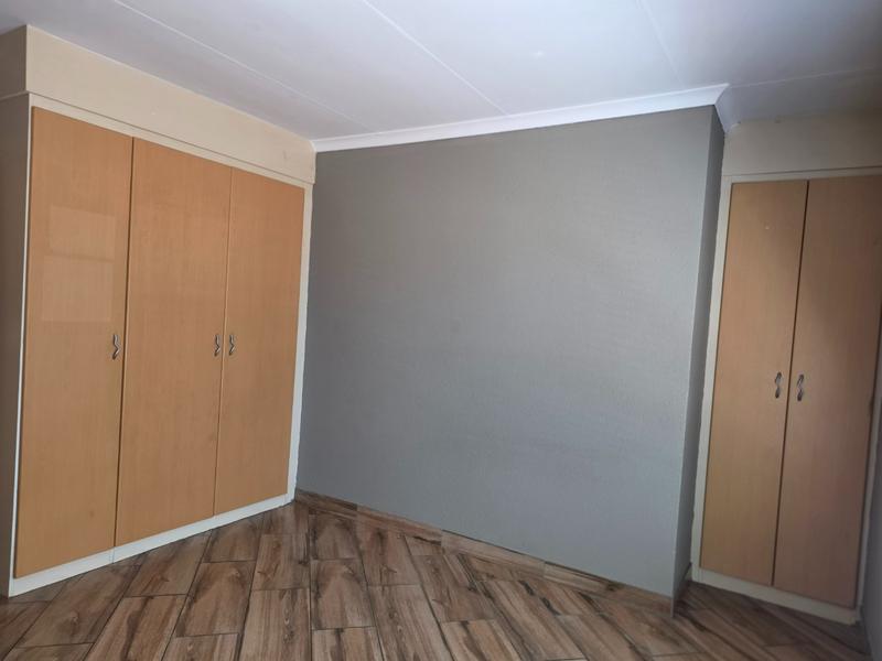 To Let 3 Bedroom Property for Rent in Rangeview Gauteng