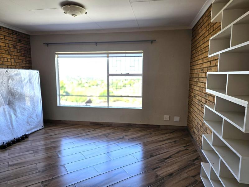 To Let 3 Bedroom Property for Rent in Rangeview Gauteng