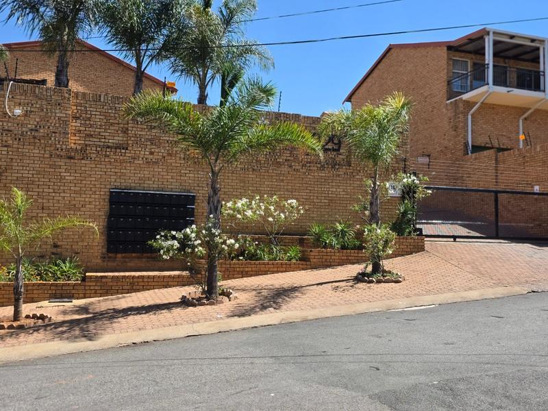 To Let 3 Bedroom Property for Rent in Rangeview Gauteng