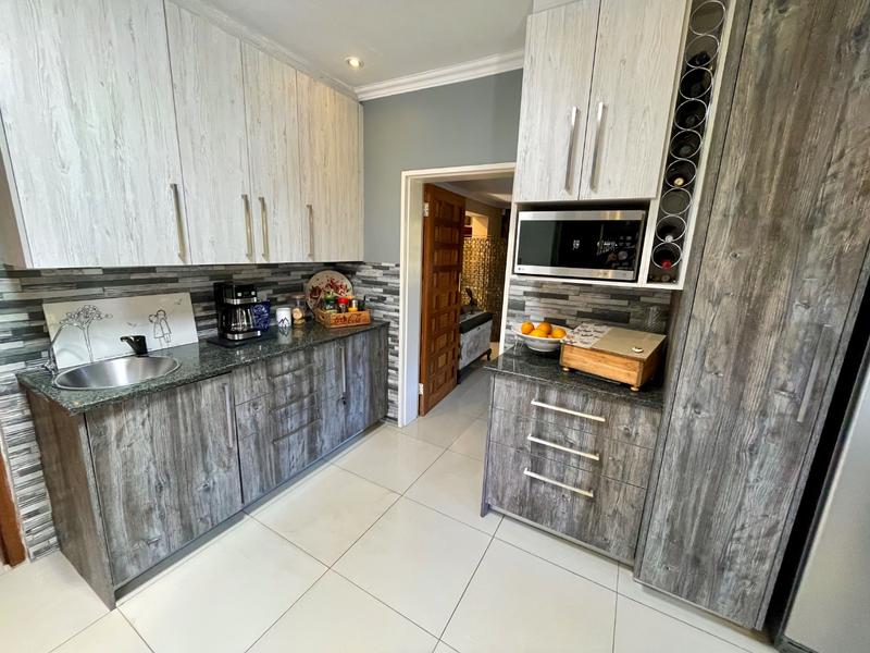 6 Bedroom Property for Sale in Kenmare Gauteng