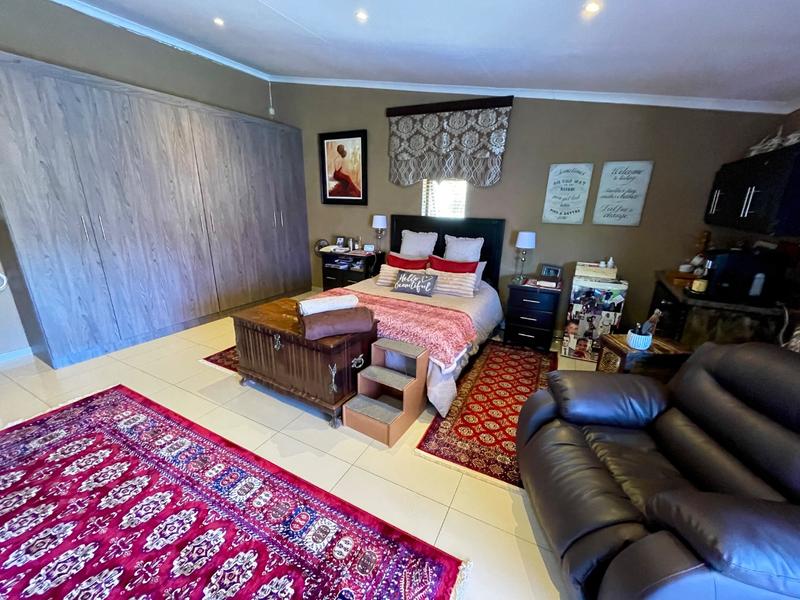 6 Bedroom Property for Sale in Kenmare Gauteng