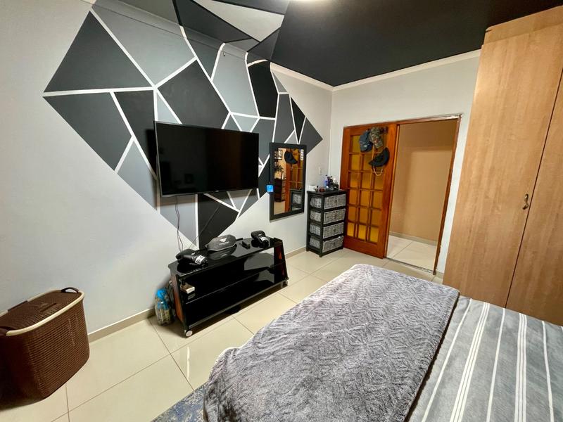 6 Bedroom Property for Sale in Kenmare Gauteng