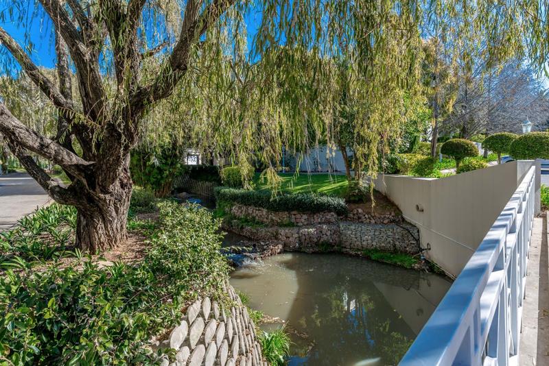 To Let 2 Bedroom Property for Rent in Sandown Gauteng
