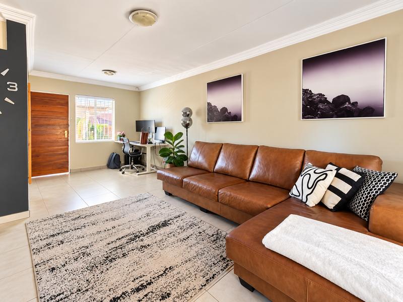To Let 2 Bedroom Property for Rent in Die Hoewes Gauteng