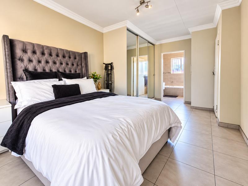To Let 2 Bedroom Property for Rent in Die Hoewes Gauteng