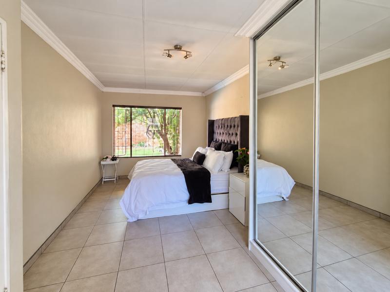 To Let 2 Bedroom Property for Rent in Die Hoewes Gauteng