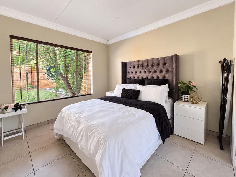 To Let 2 Bedroom Property for Rent in Die Hoewes Gauteng