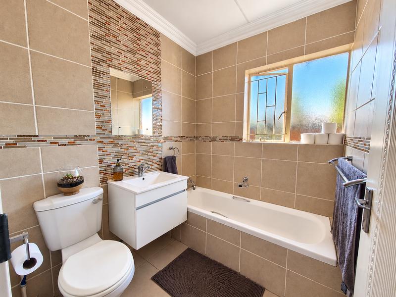 To Let 2 Bedroom Property for Rent in Die Hoewes Gauteng