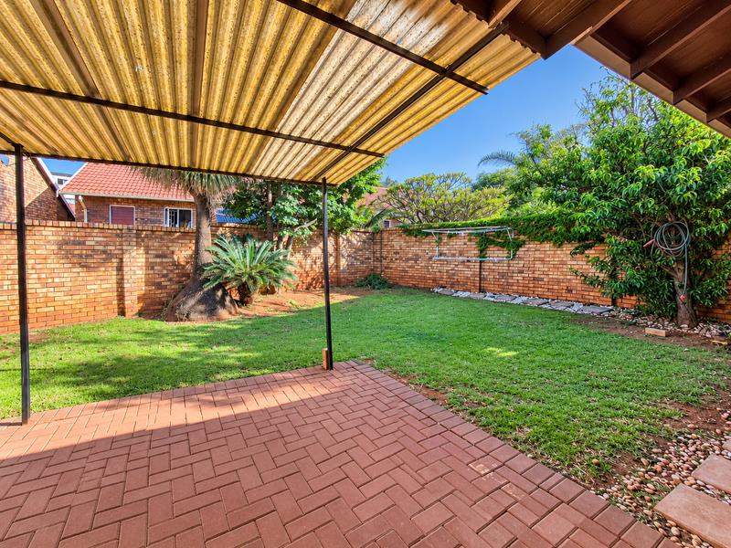 To Let 2 Bedroom Property for Rent in Die Hoewes Gauteng