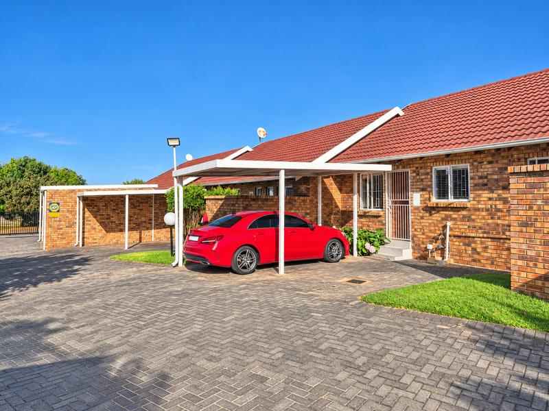 To Let 2 Bedroom Property for Rent in Die Hoewes Gauteng