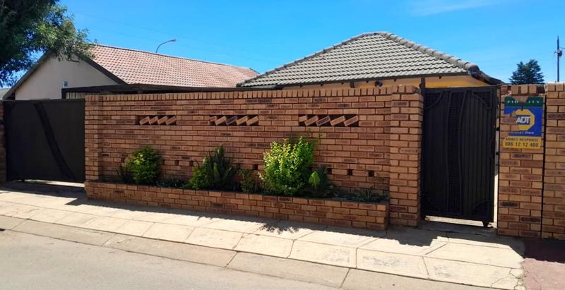 3 Bedroom Property for Sale in Protea Glen Gauteng