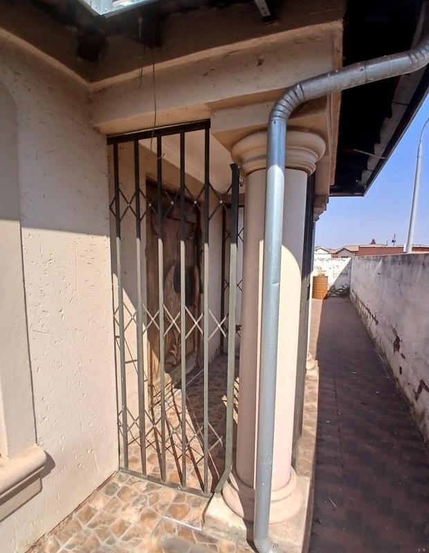 2 Bedroom Property for Sale in Tokoza Gauteng