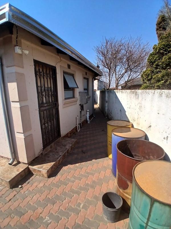 2 Bedroom Property for Sale in Tokoza Gauteng
