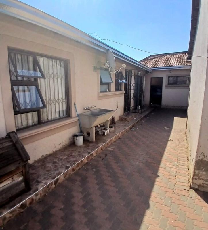 2 Bedroom Property for Sale in Tokoza Gauteng