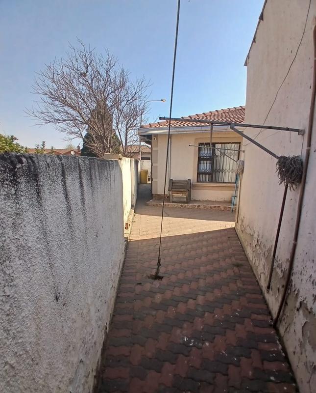 2 Bedroom Property for Sale in Tokoza Gauteng