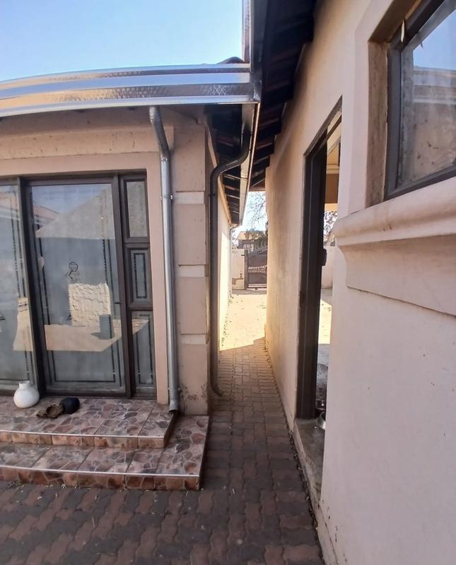 2 Bedroom Property for Sale in Tokoza Gauteng
