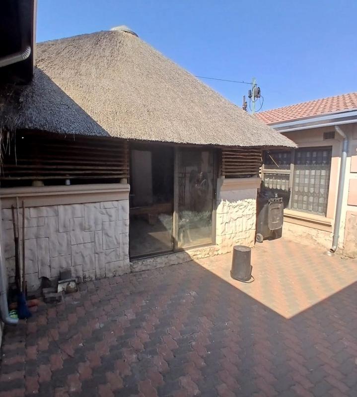 2 Bedroom Property for Sale in Tokoza Gauteng