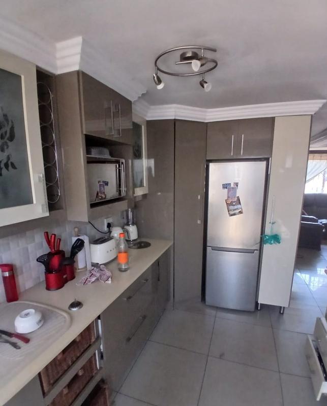 2 Bedroom Property for Sale in Tokoza Gauteng