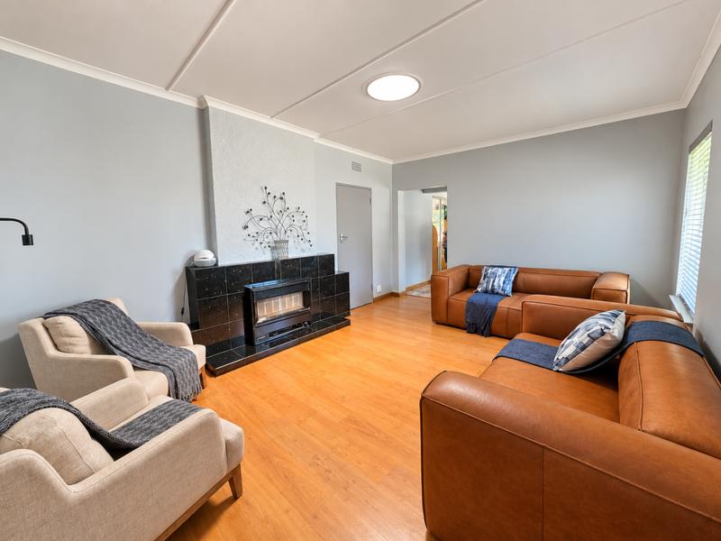 5 Bedroom Property for Sale in Glen Marais Gauteng