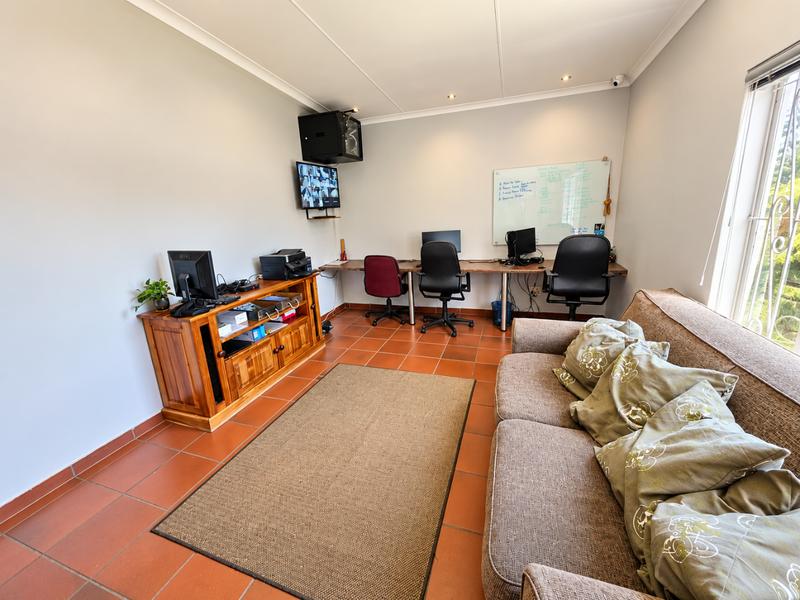 5 Bedroom Property for Sale in Glen Marais Gauteng