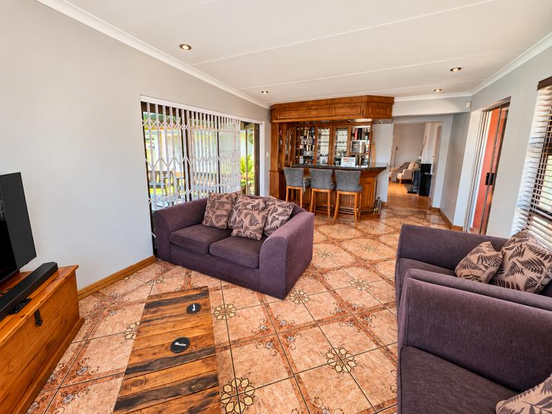 5 Bedroom Property for Sale in Glen Marais Gauteng