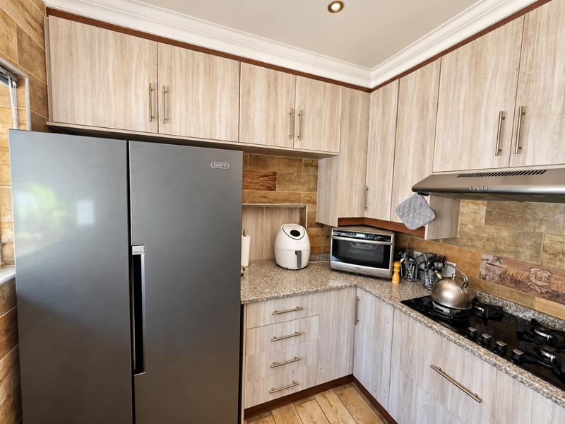 5 Bedroom Property for Sale in Glen Marais Gauteng