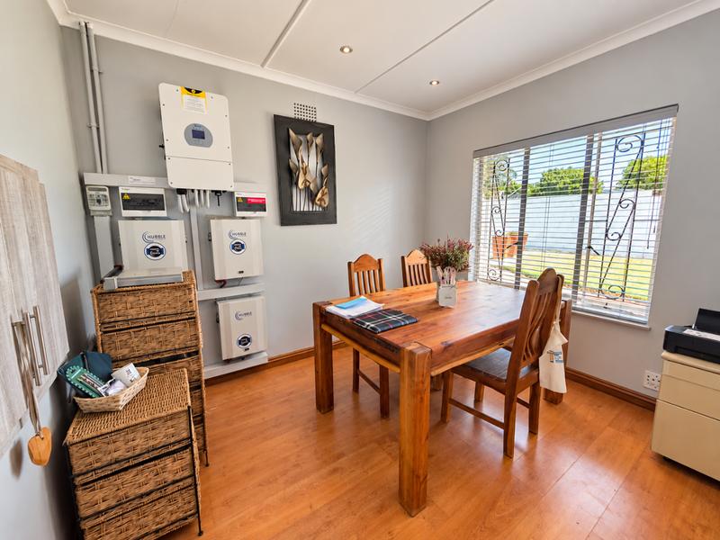 5 Bedroom Property for Sale in Glen Marais Gauteng