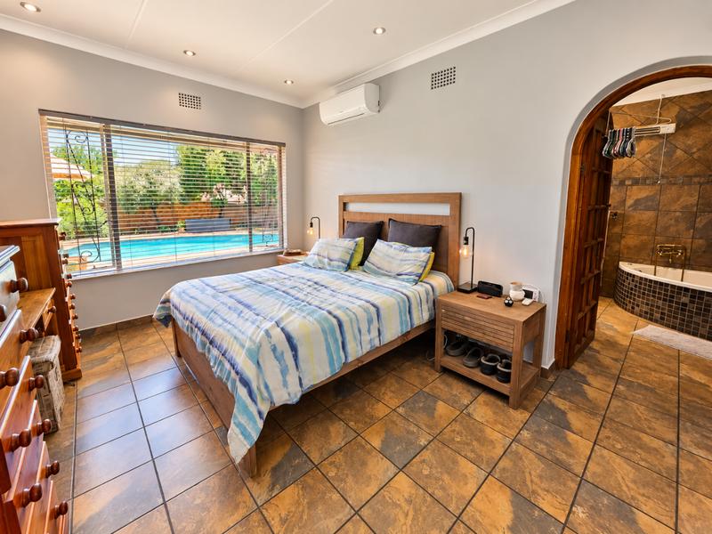 5 Bedroom Property for Sale in Glen Marais Gauteng