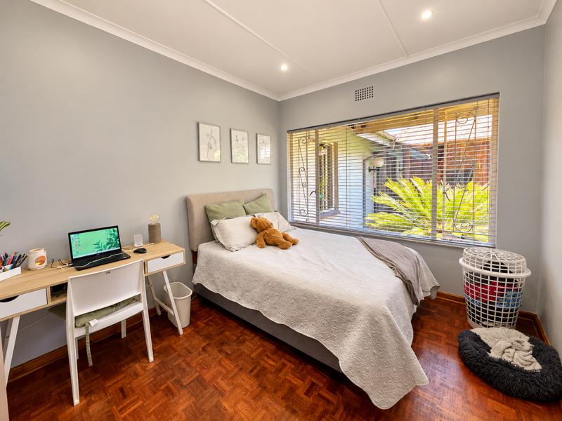 5 Bedroom Property for Sale in Glen Marais Gauteng