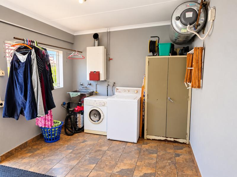 5 Bedroom Property for Sale in Glen Marais Gauteng