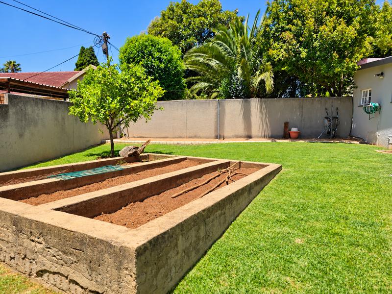 5 Bedroom Property for Sale in Glen Marais Gauteng