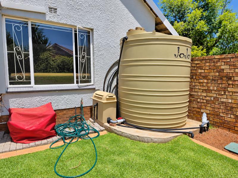 5 Bedroom Property for Sale in Glen Marais Gauteng