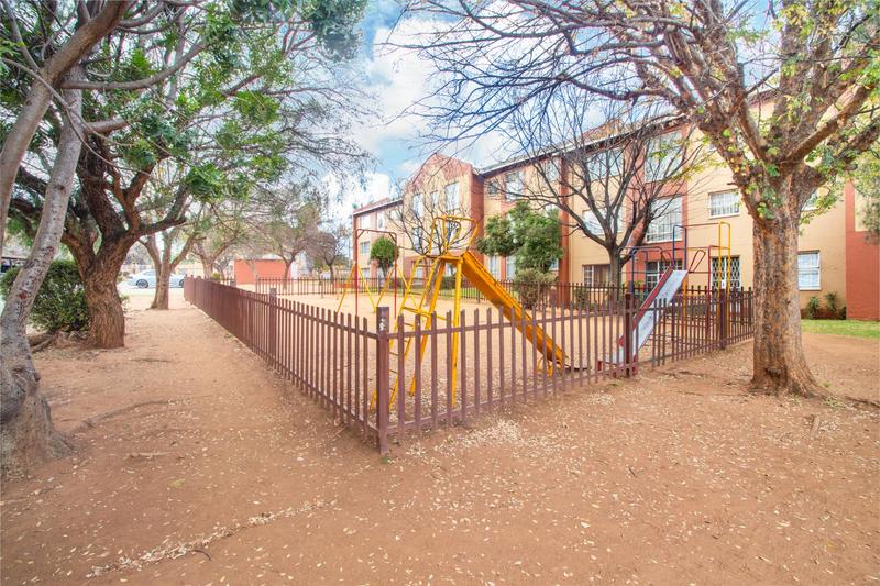 2 Bedroom Property for Sale in Weltevreden Park Gauteng